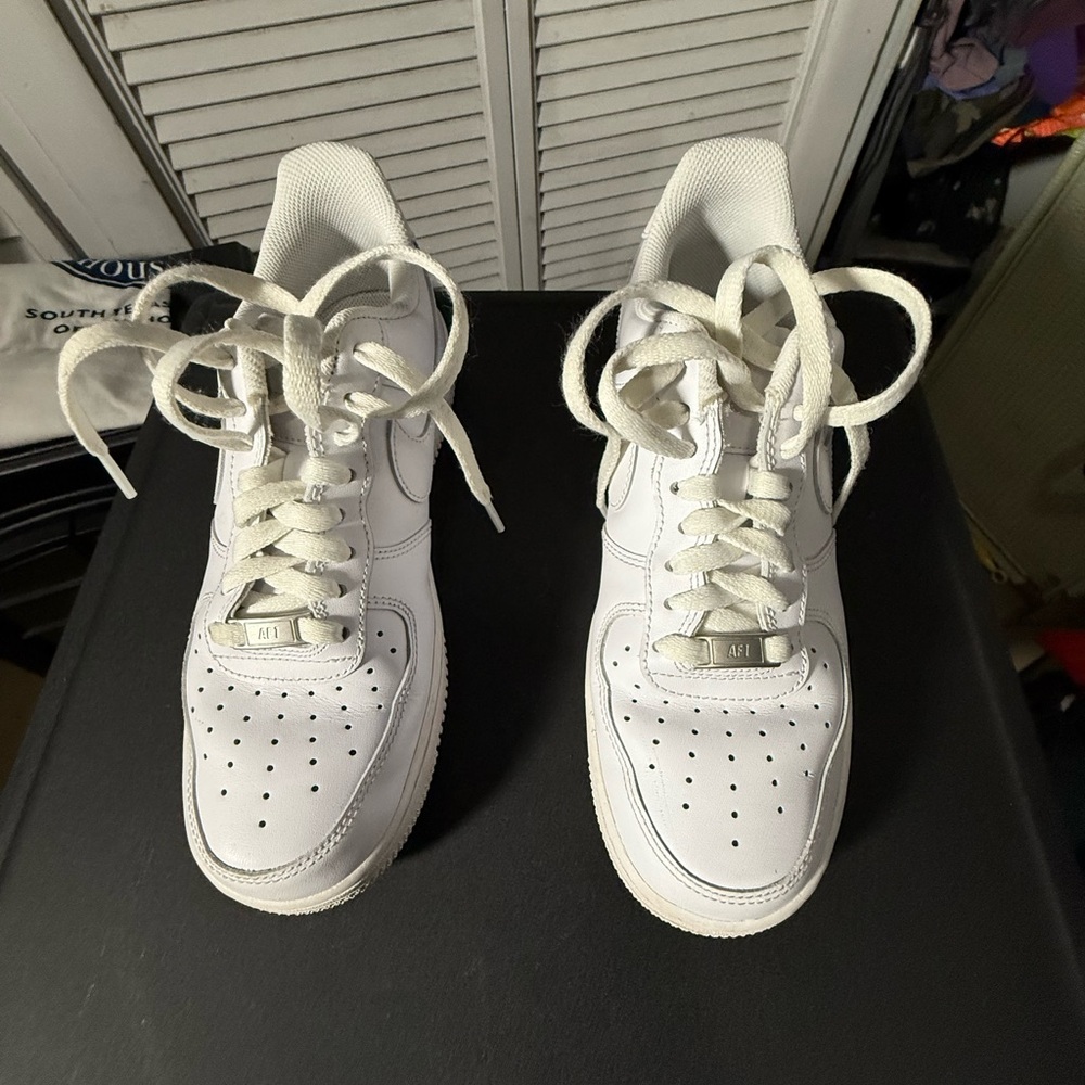 Men’s Nike LV1 White Athletic Sneakers
